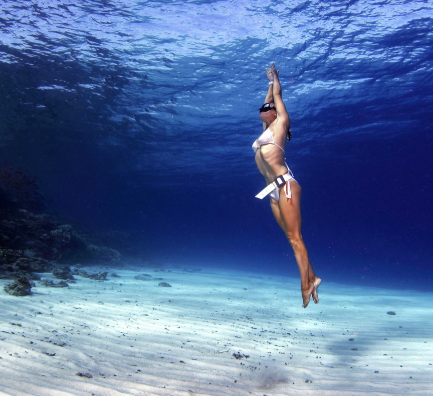 woman freediving